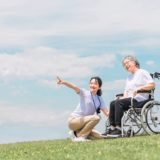 【終活】身寄りがない高齢者はどうなるの？──入院・入所・死後の支援制度が27年度にも開始